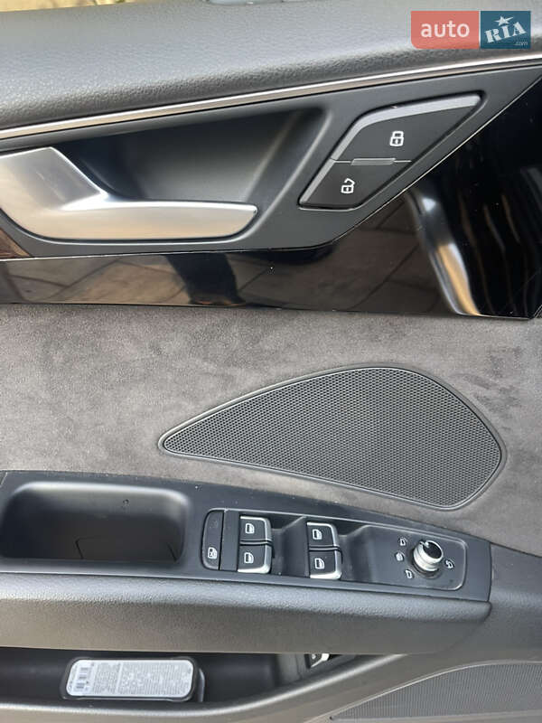 Седан Audi A8 2017 в Одесі
