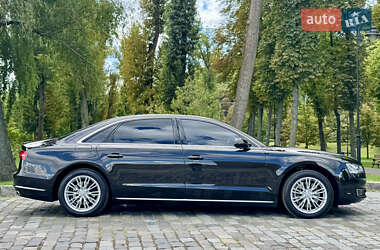 Седан Audi A8 2017 в 