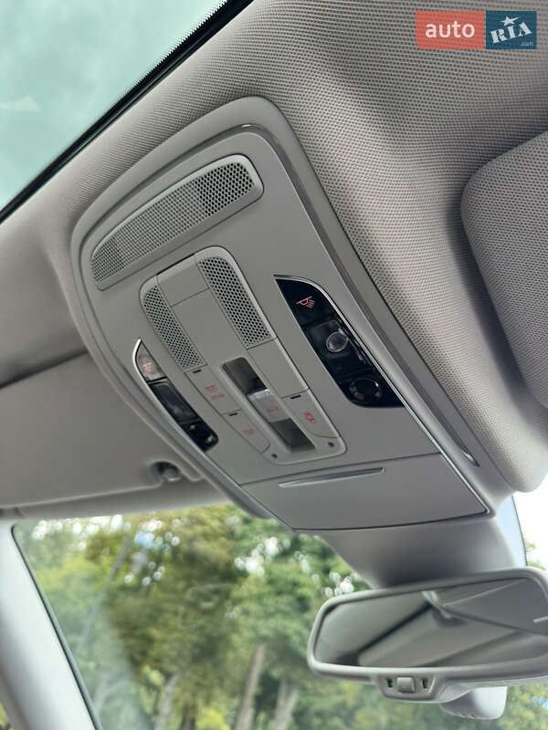 Седан Audi A8 2017 в Киеве
