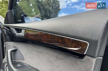 Седан Audi A8 2017 в 