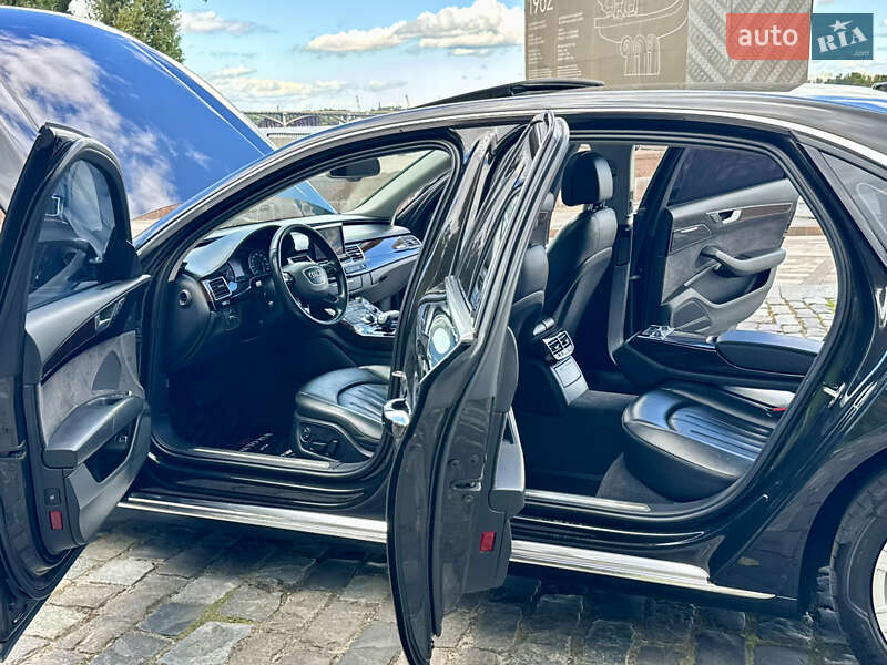 Седан Audi A8 2017 в Киеве