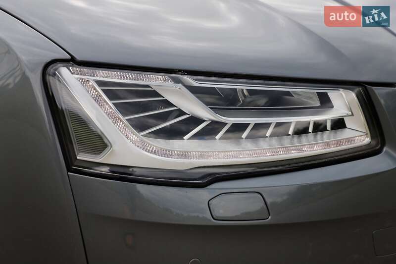 Седан Audi A8 2015 в Дрогобичі