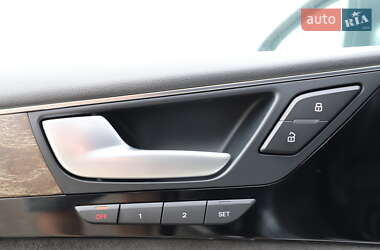 Седан Audi A8 2015 в 