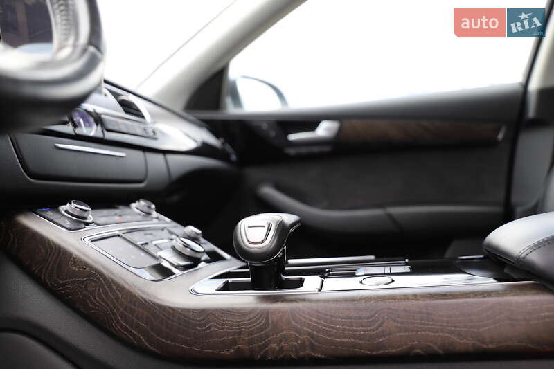 Седан Audi A8 2015 в Дрогобичі