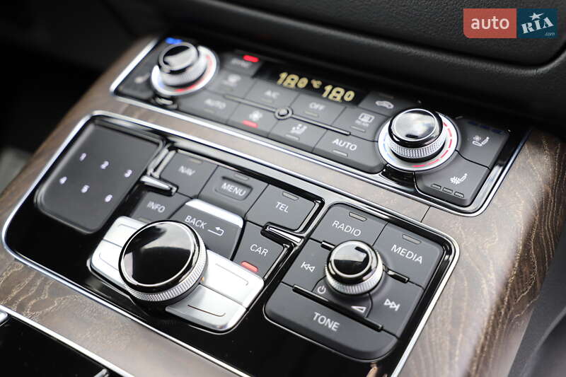Седан Audi A8 2015 в Дрогобичі