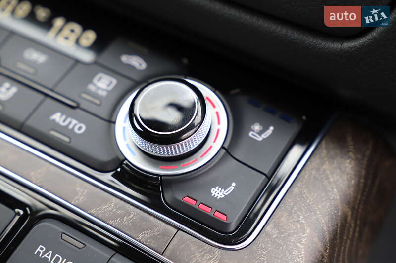Седан Audi A8 2015 в Дрогобичі