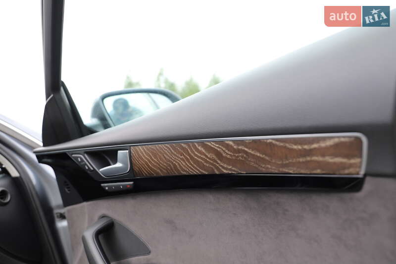 Седан Audi A8 2015 в Дрогобичі