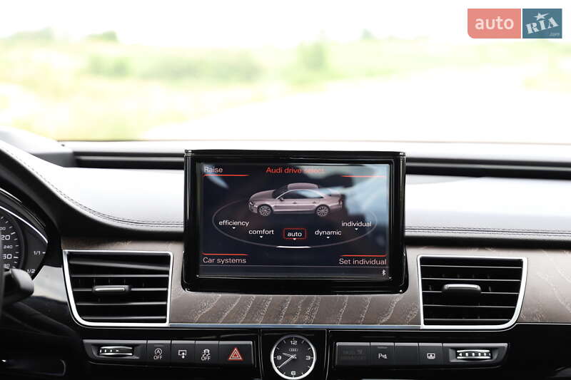 Седан Audi A8 2015 в Дрогобичі