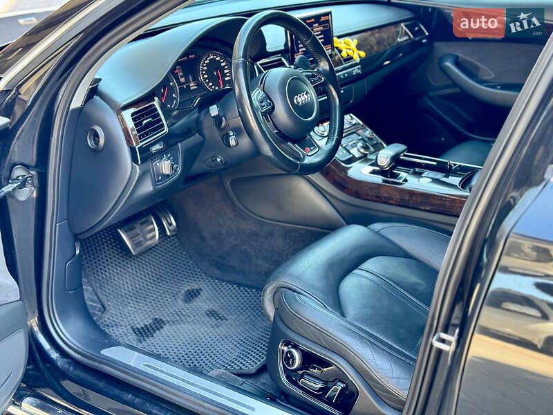 Седан Audi A8 2011 в Житомире