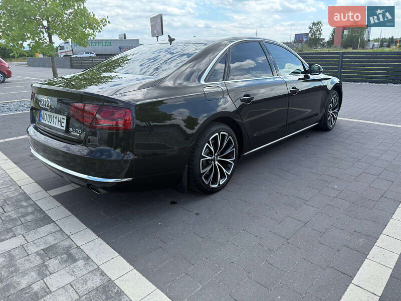 Седан Audi A8 2012 в Мукачевому