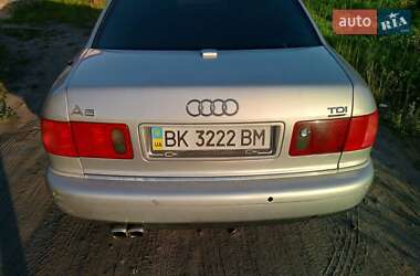 Седан Audi A8 2000 в 