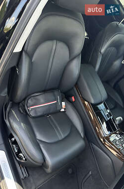 Седан Audi A8 2015 в 