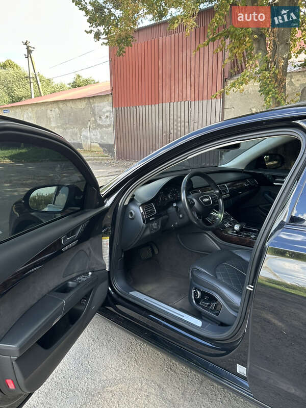 Седан Audi A8 2014 в Полтаві