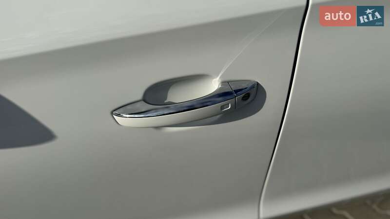 Седан Audi A8 2014 в Ивано-Франковске