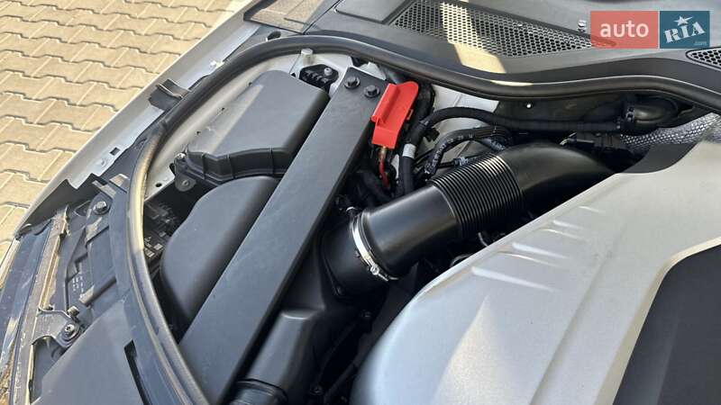 Седан Audi A8 2014 в Ивано-Франковске