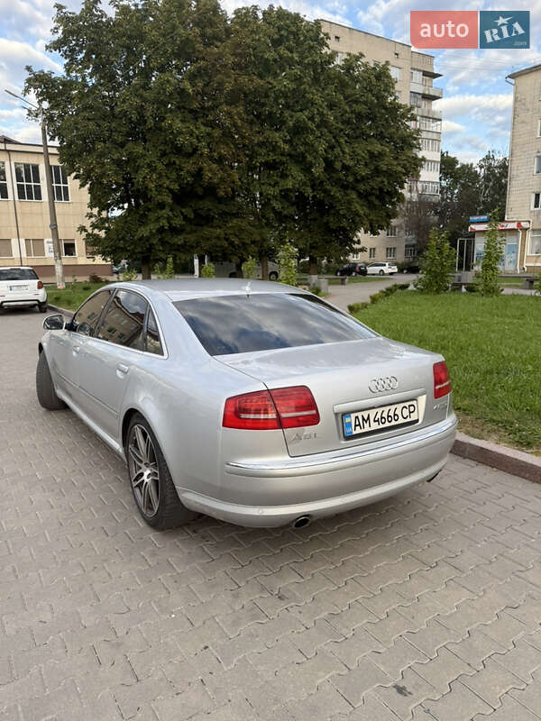 Седан Audi A8 2009 в Звягеле