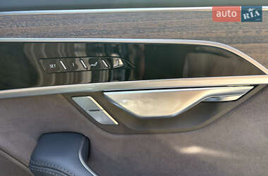 Седан Audi A8 2022 в 