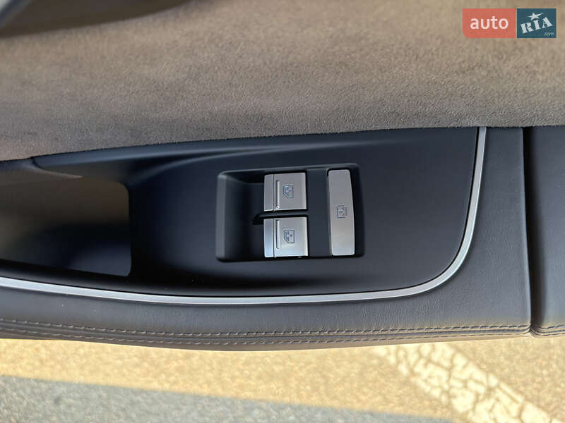 Седан Audi A8 2022 в Киеве