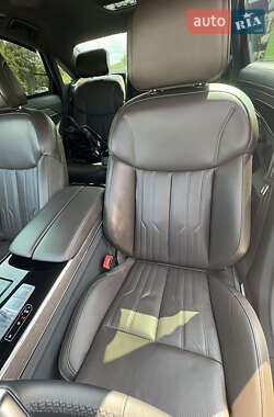 Седан Audi A8 2022 в 