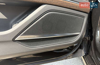 Седан Audi A8 2022 в 