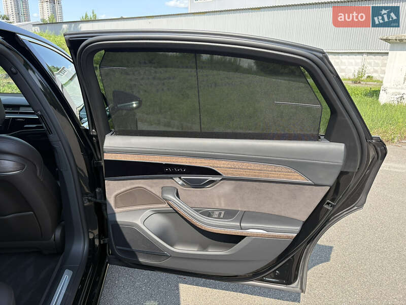Седан Audi A8 2022 в Киеве