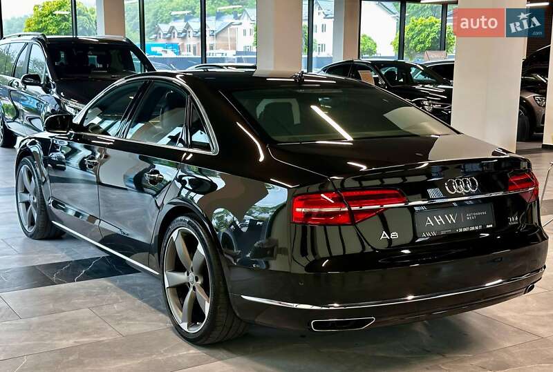 Седан Audi A8 2013 в Львові