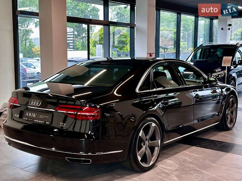 Седан Audi A8 2013 в Львові
