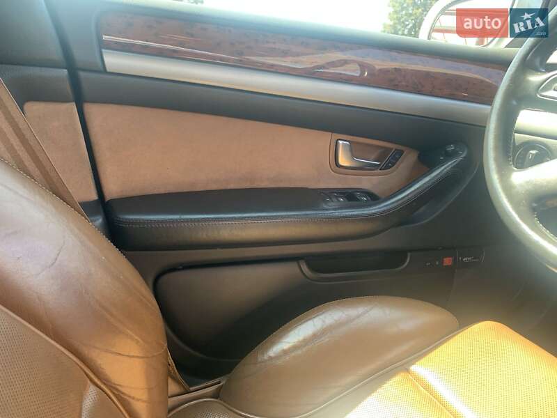Седан Audi A8 2006 в Вышкове