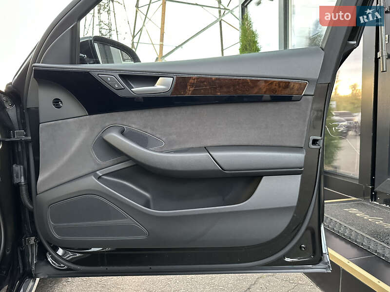 Седан Audi A8 2017 в Харькове