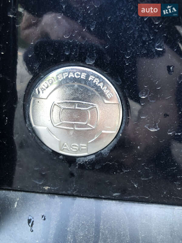 Седан Audi A8 2004 в Бучі