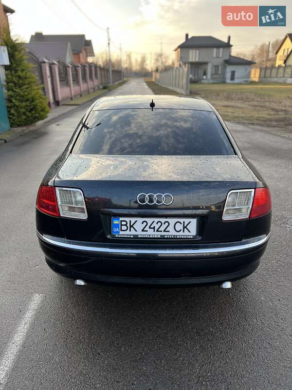 Седан Audi A8 2004 в Березному