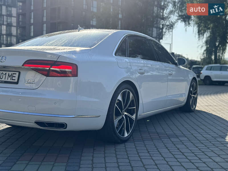 Седан Audi A8 2014 в Львове