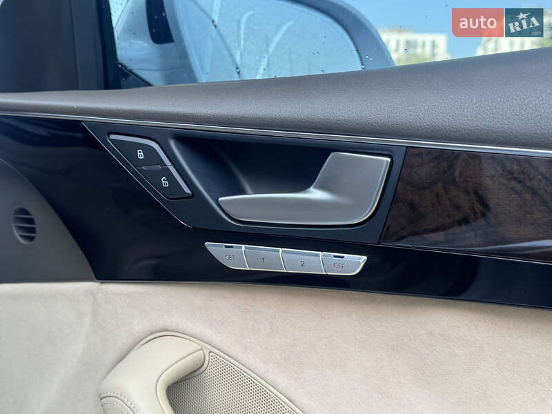 Седан Audi A8 2014 в Львове