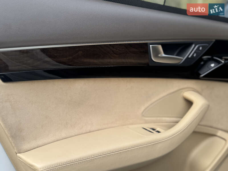 Седан Audi A8 2014 в Львове
