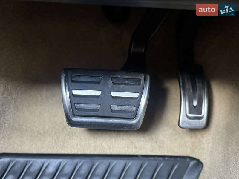 Седан Audi A8 2014 в Львове