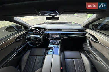 Седан Audi A8 2017 в 