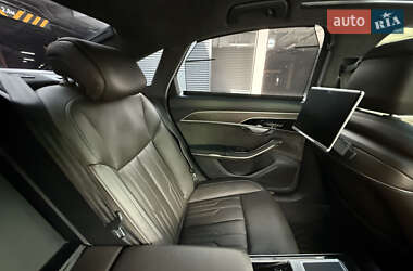 Седан Audi A8 2017 в 