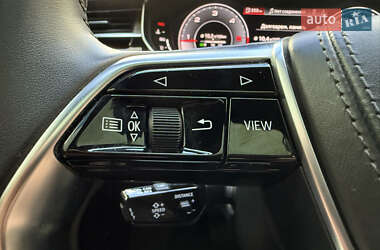 Седан Audi A8 2017 в 