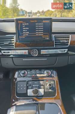Седан Audi A8 2015 в 