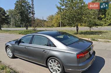Седан Audi A8 2015 в Смілі