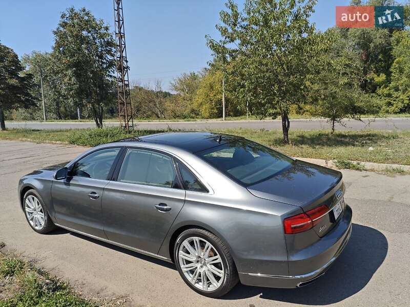 Седан Audi A8 2015 в 