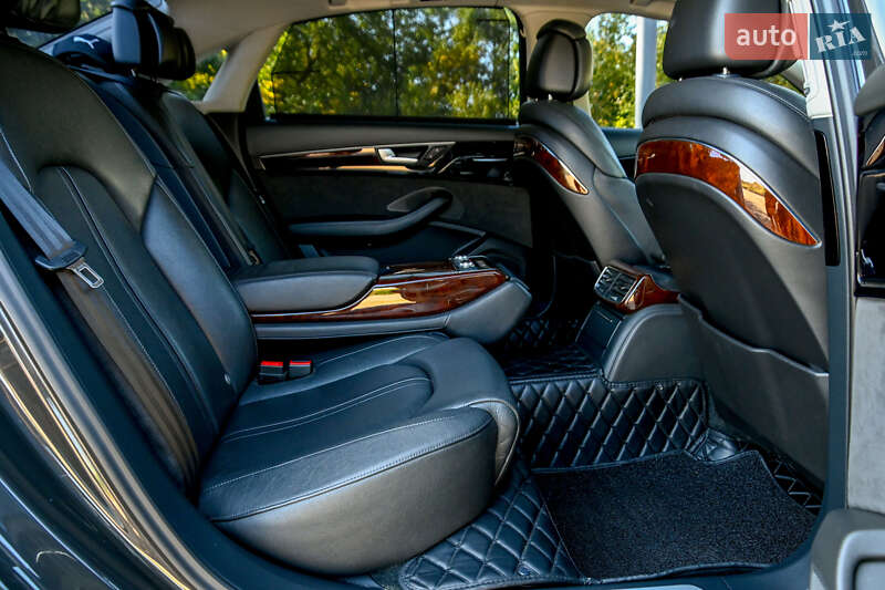 Седан Audi A8 2013 в Бердичеві