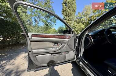 Седан Audi A8 2004 в 