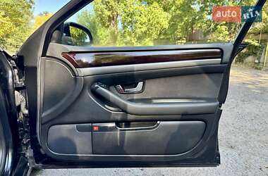 Седан Audi A8 2004 в 