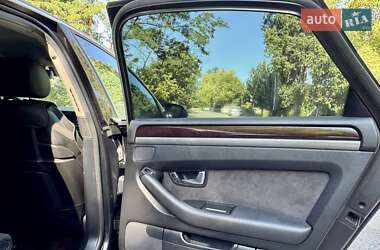 Седан Audi A8 2004 в 