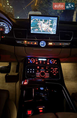 Седан Audi A8 2015 в 