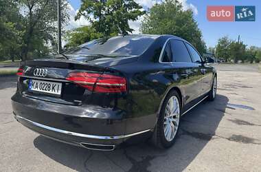Седан Audi A8 2015 в 