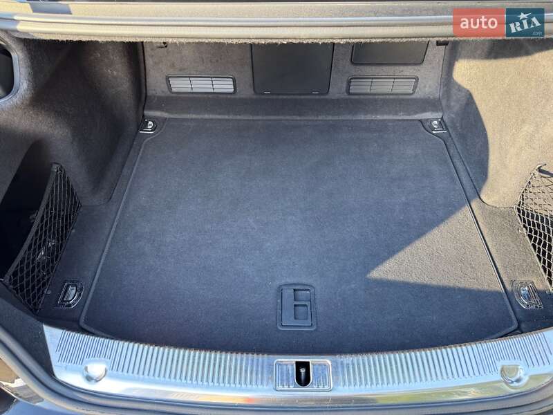 Седан Audi A8 2011 в Киеве