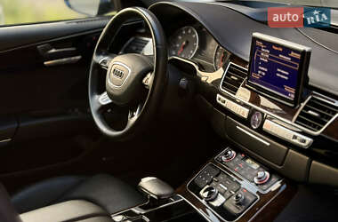 Седан Audi A8 2017 в 
