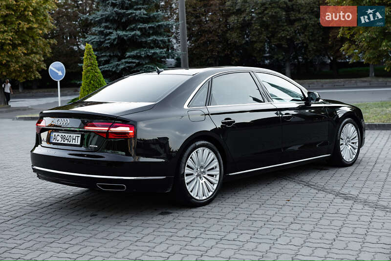 Седан Audi A8 2015 в Луцке